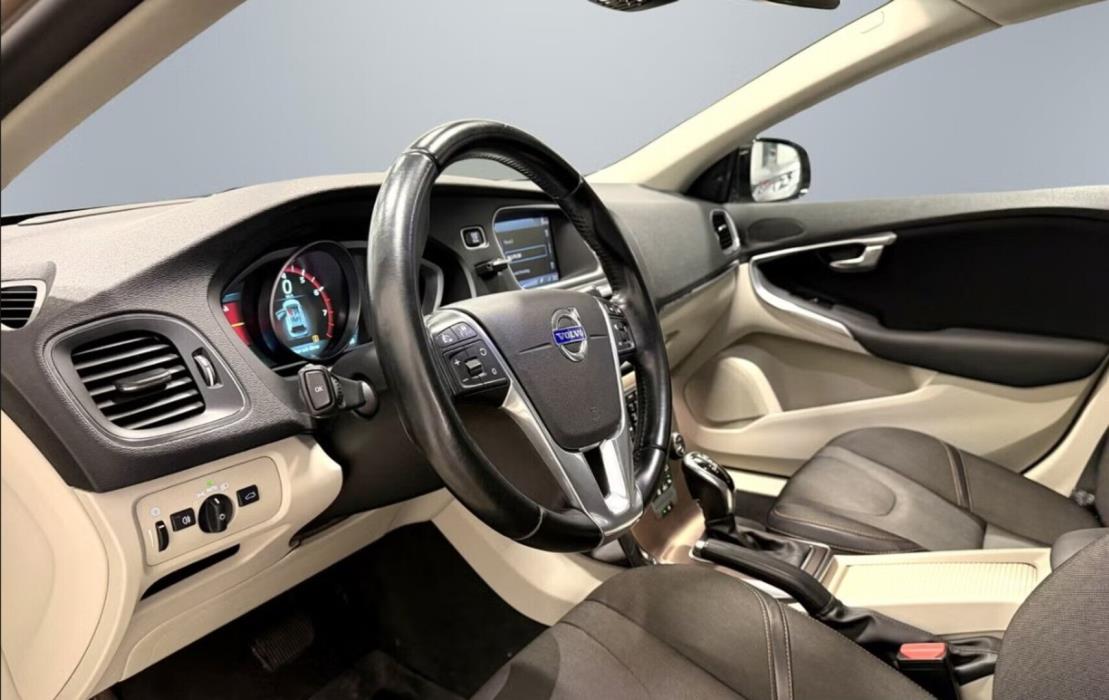 VOLVO V40 CROSS COUNTRY 2014