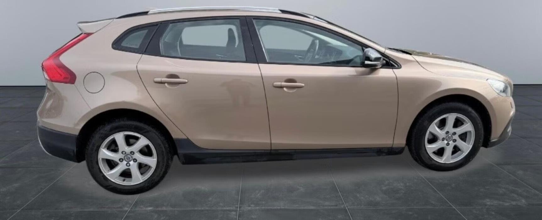 VOLVO V40 CROSS COUNTRY 2014