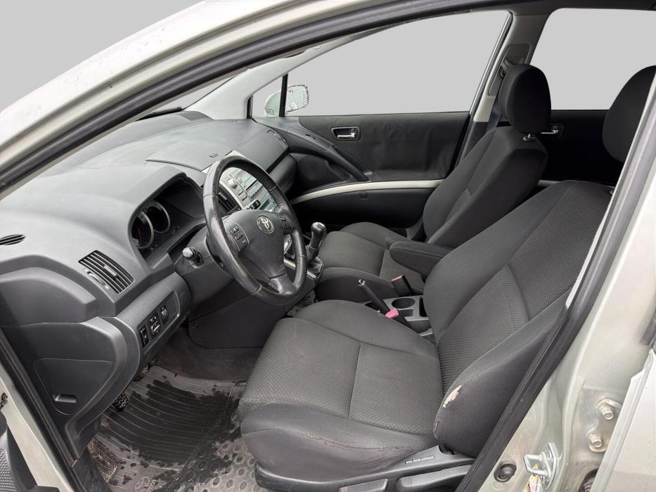 TOYOTA Corolla Verso 2005