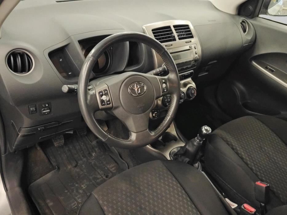 TOYOTA Urban Cruiser 2012