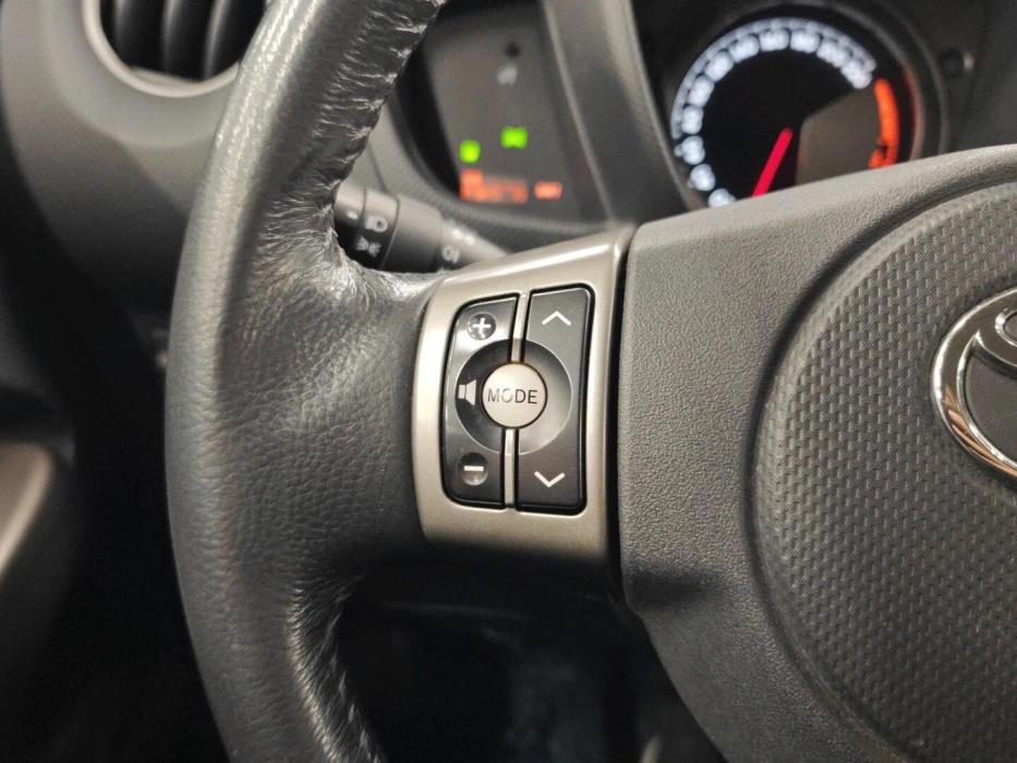 TOYOTA Urban Cruiser 2012