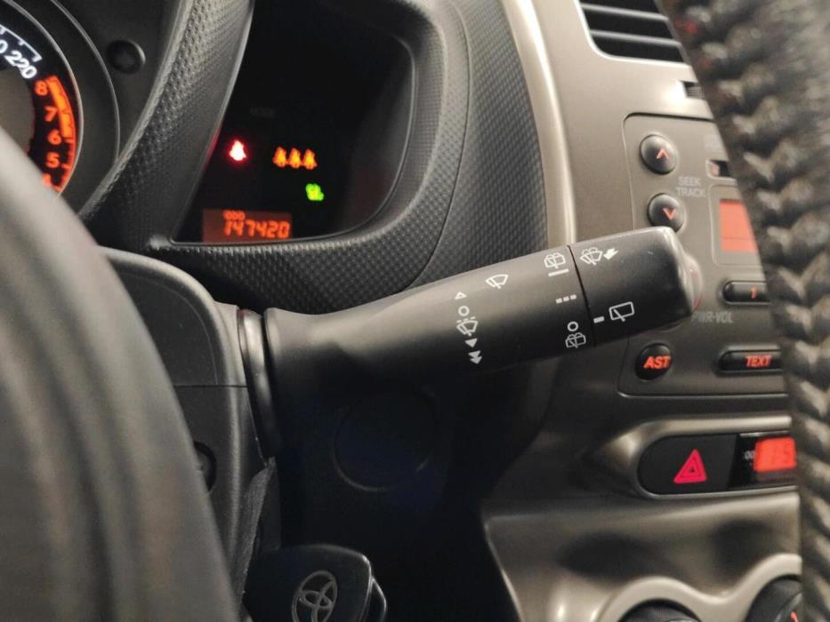 TOYOTA Urban Cruiser 2012