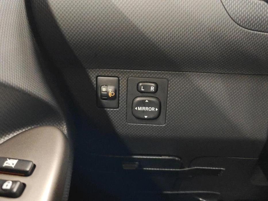 TOYOTA Urban Cruiser 2012