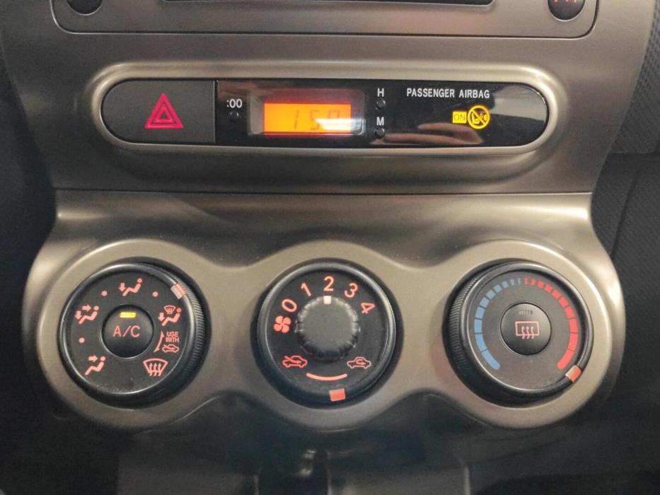 TOYOTA Urban Cruiser 2012