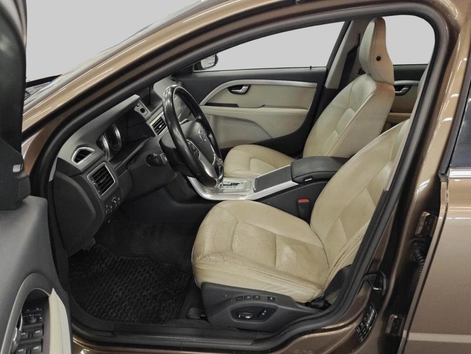 VOLVO XC70 2011