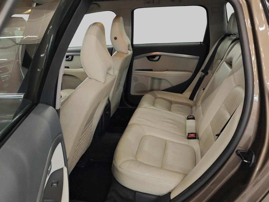 VOLVO XC70 2011
