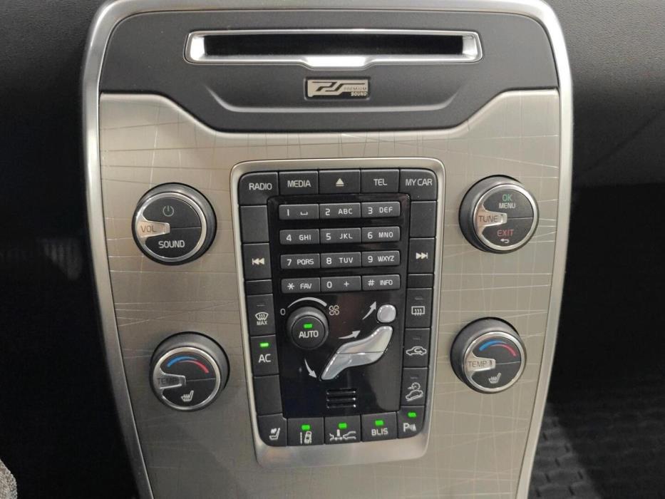 VOLVO XC70 2011