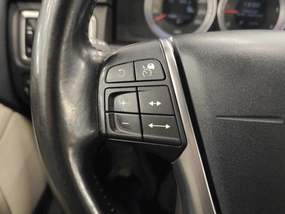 VOLVO XC70 2011