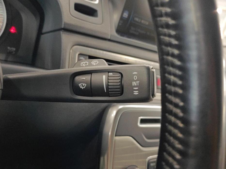 VOLVO XC70 2011