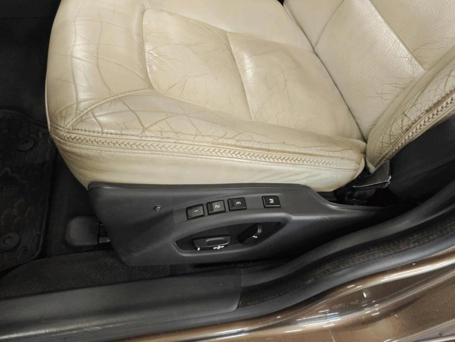 VOLVO XC70 2011