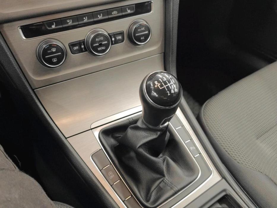 VOLKSWAGEN Golf 2014