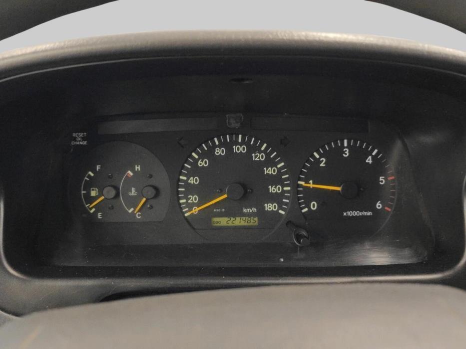 TOYOTA Hiace 2005