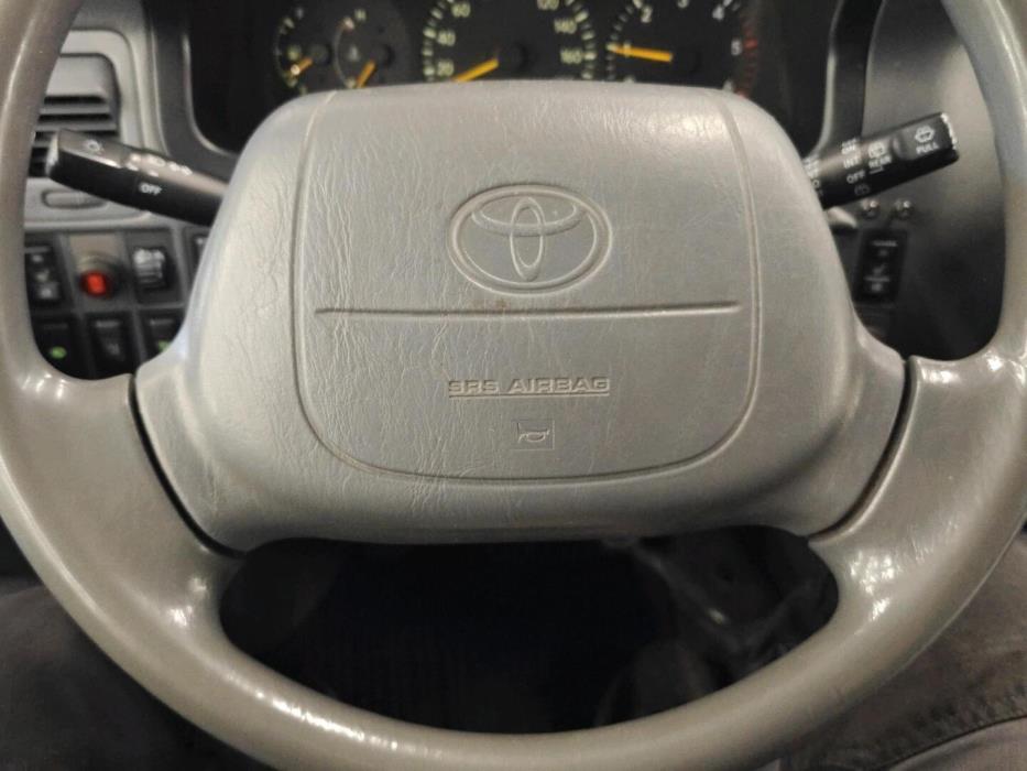 TOYOTA Hiace 2005