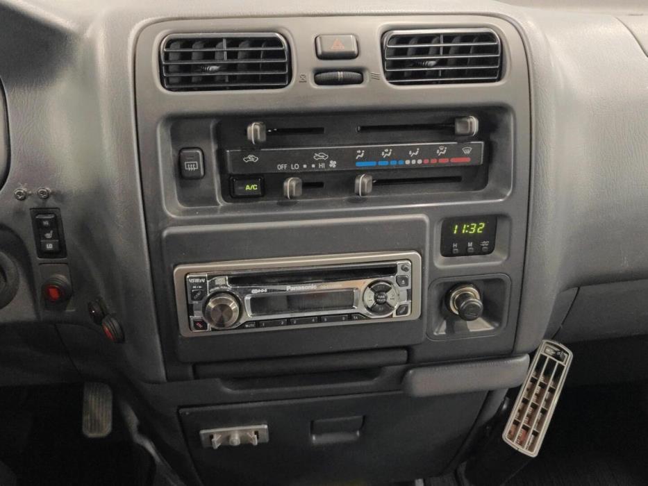 TOYOTA Hiace 2005
