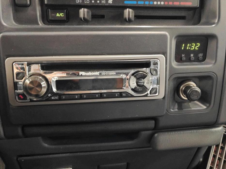 TOYOTA Hiace 2005