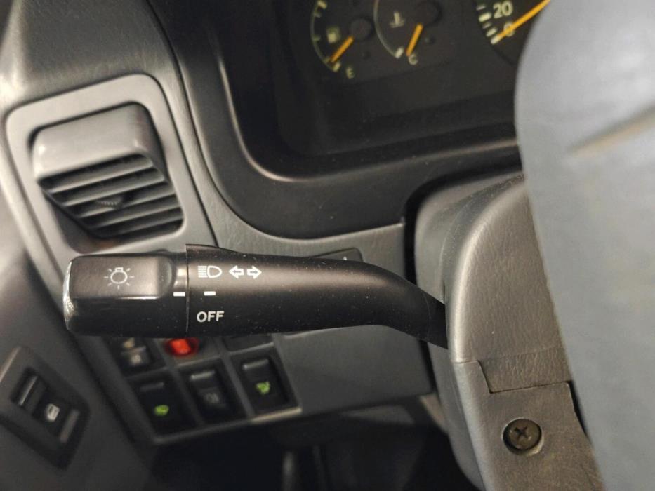 TOYOTA Hiace 2005