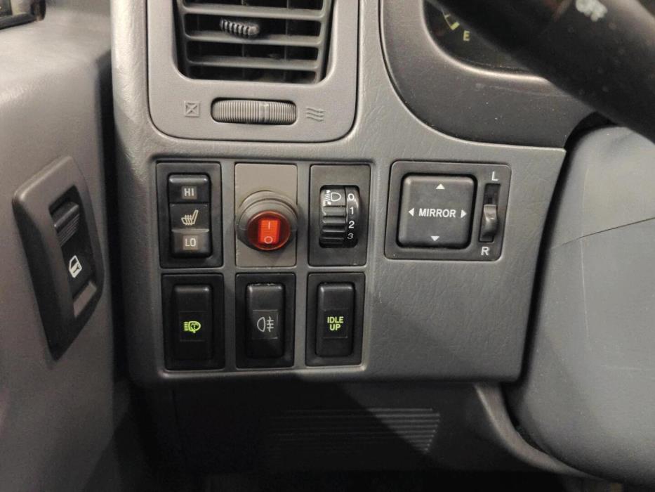 TOYOTA Hiace 2005