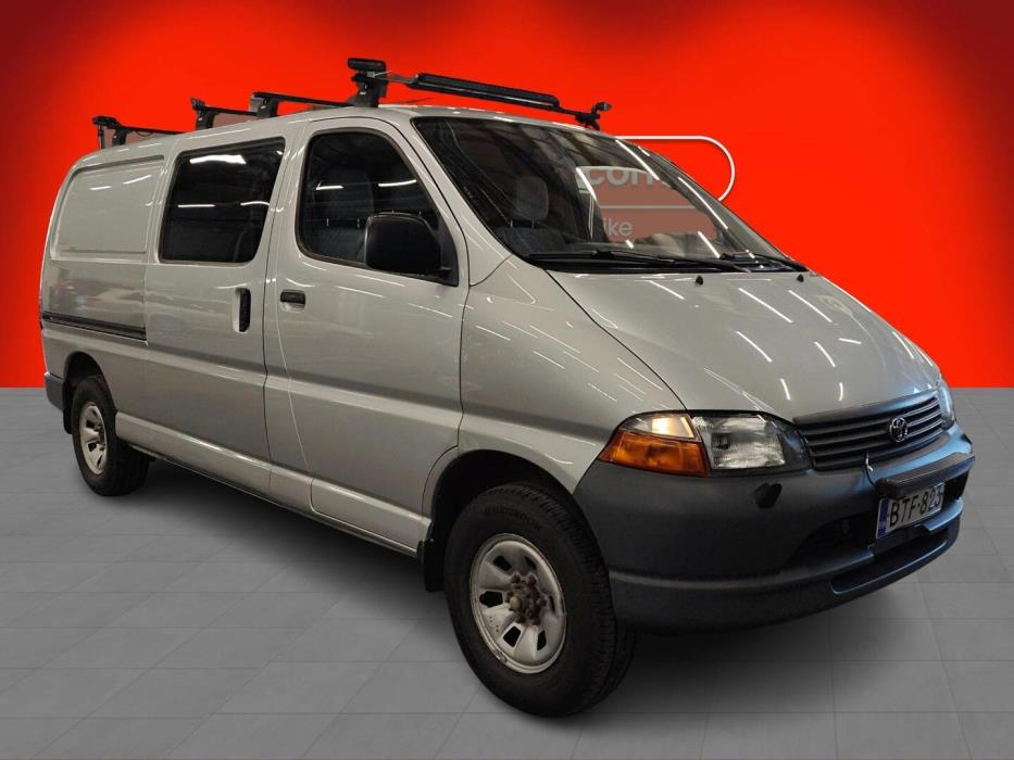 TOYOTA Hiace 2005