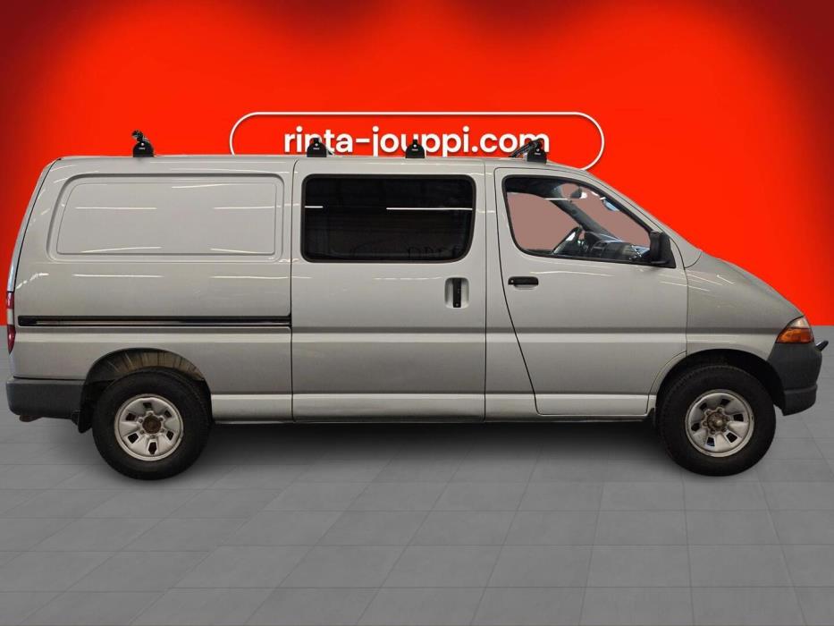 TOYOTA Hiace 2005