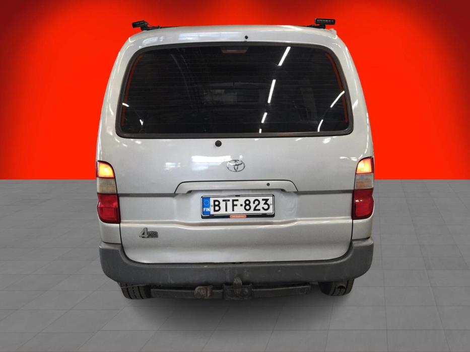 TOYOTA Hiace 2005