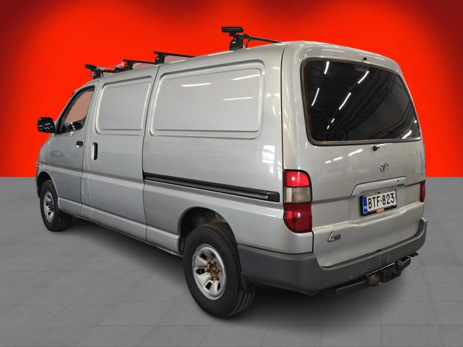 TOYOTA Hiace 2005