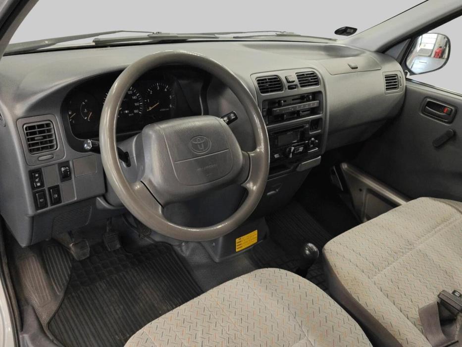 TOYOTA Hiace 2001