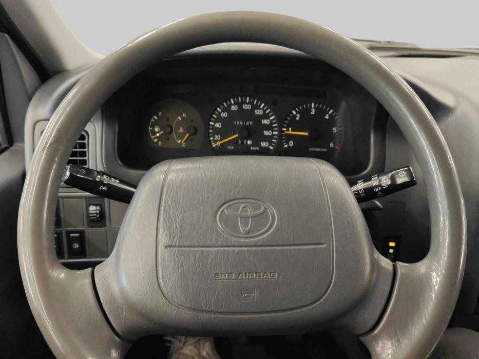 TOYOTA Hiace 2001