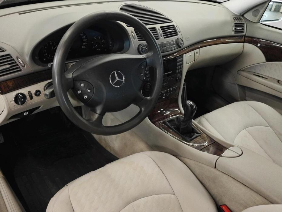 MERCEDES-BENZ E 2004