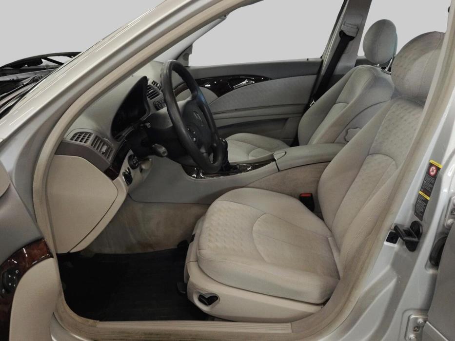 MERCEDES-BENZ E 2004