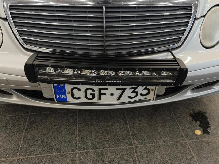MERCEDES-BENZ E 2004
