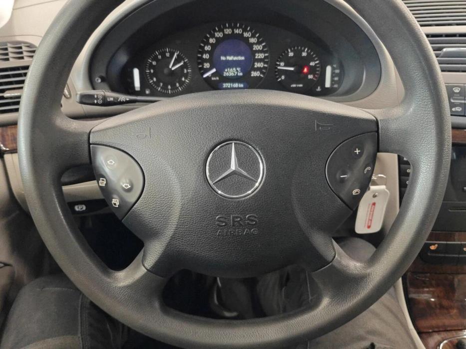 MERCEDES-BENZ E 2004