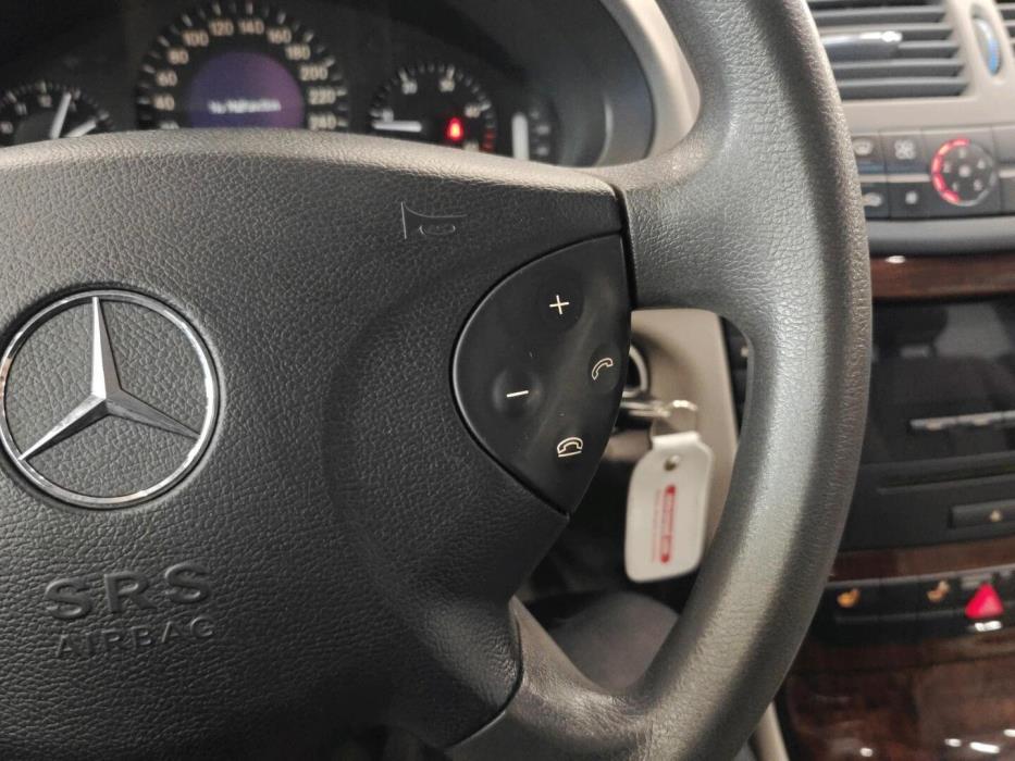 MERCEDES-BENZ E 2004