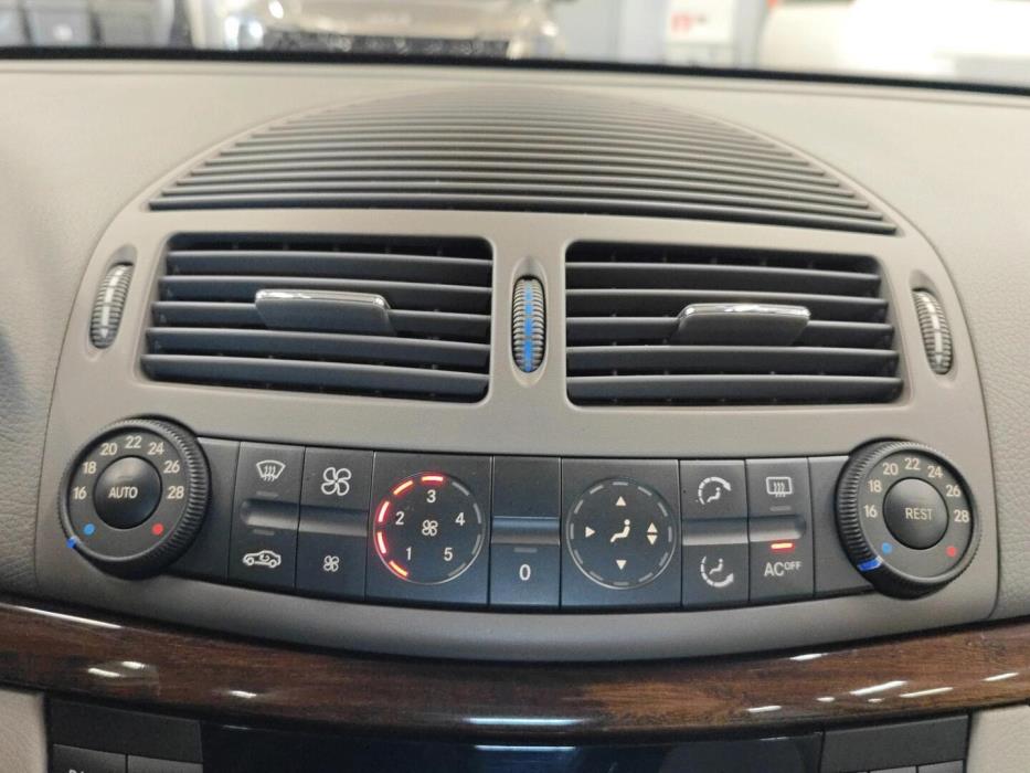 MERCEDES-BENZ E 2004