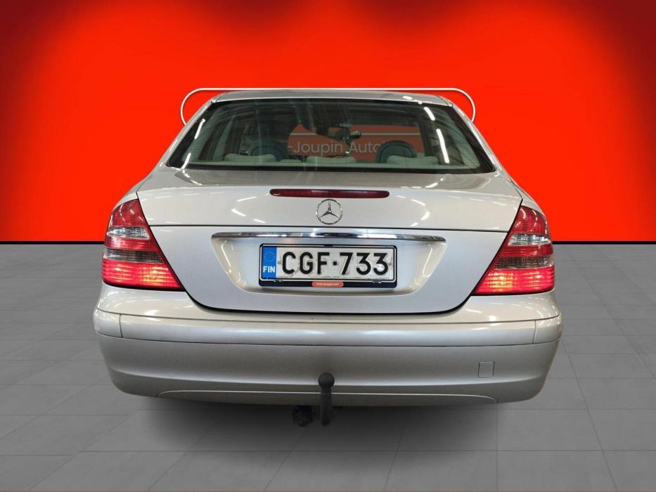 MERCEDES-BENZ E 2004