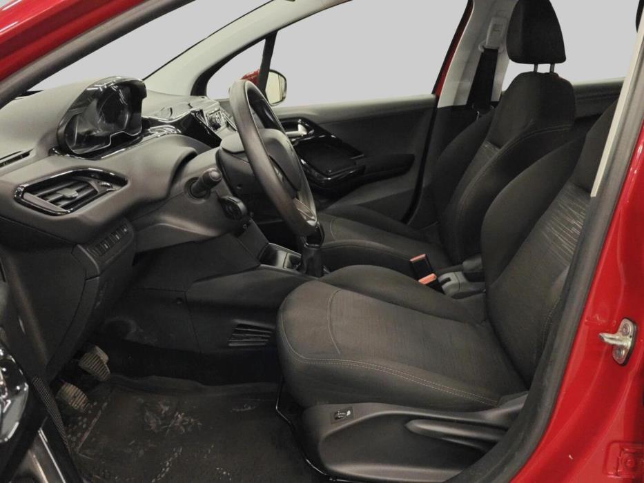 PEUGEOT 208 2018