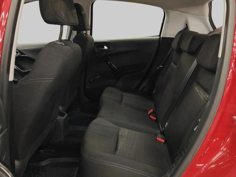 PEUGEOT 208 2018