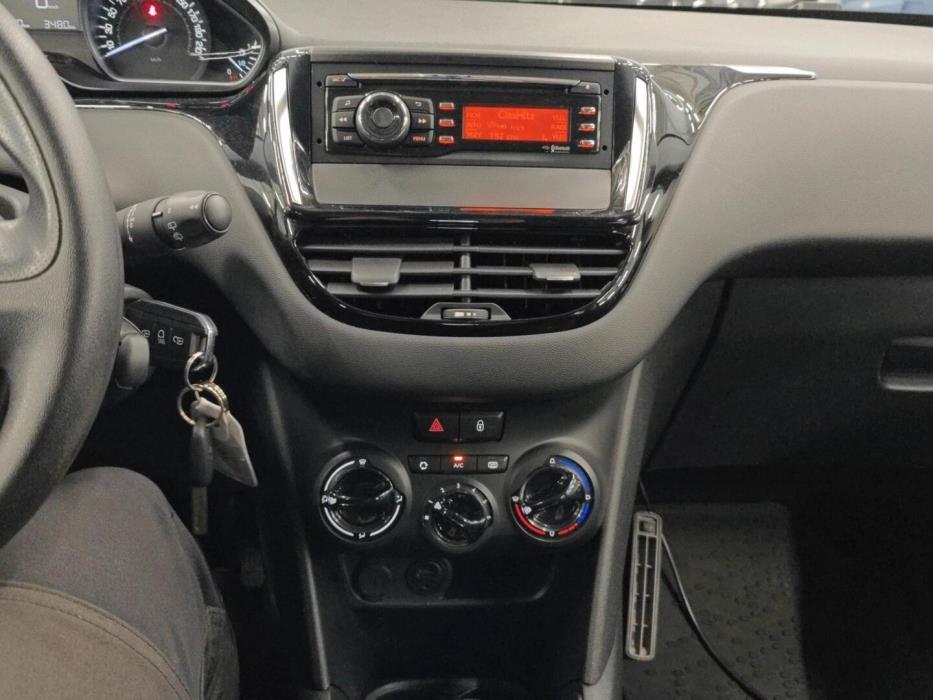 PEUGEOT 208 2018