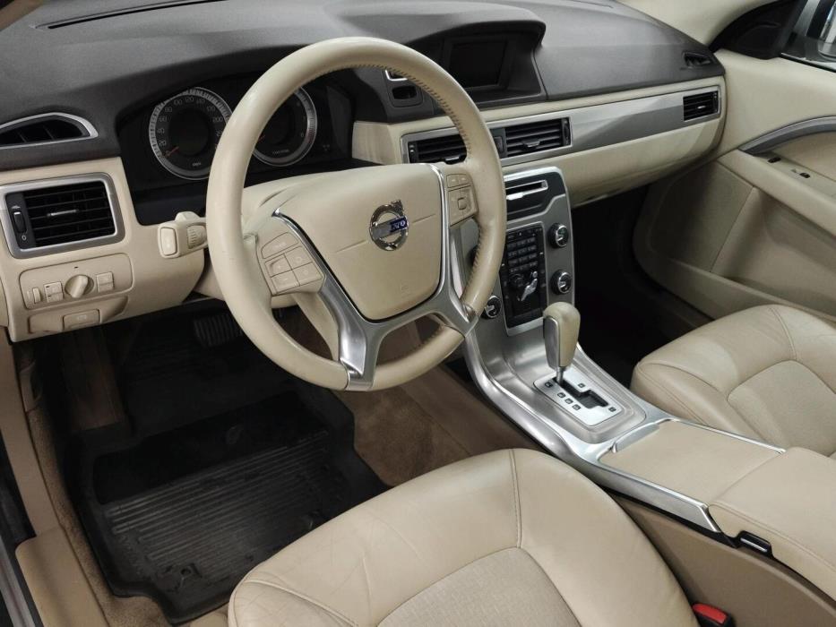 VOLVO V70 2012