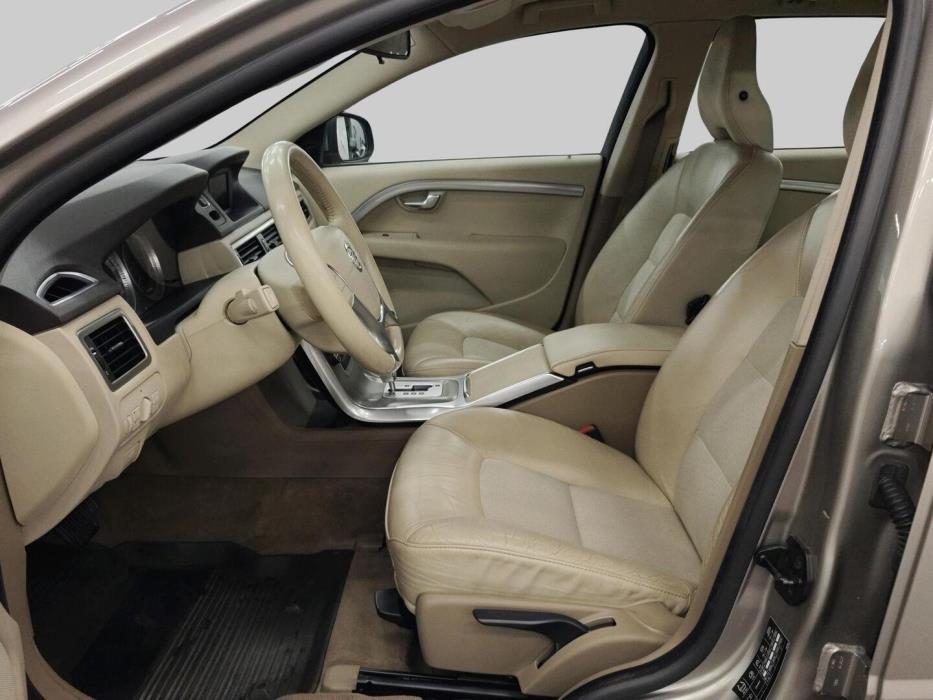 VOLVO V70 2012