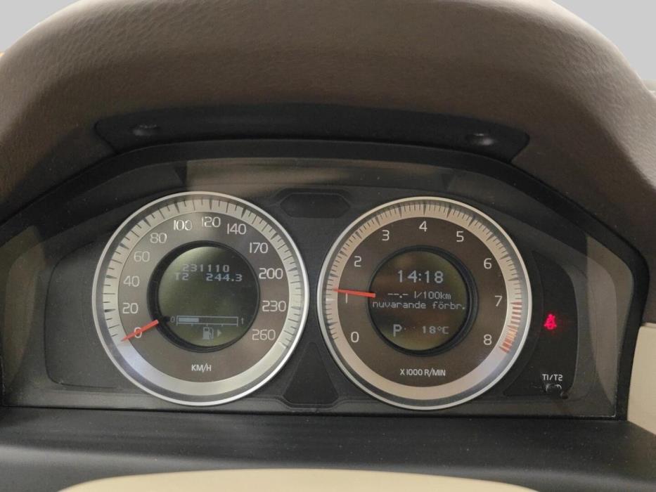 VOLVO V70 2012