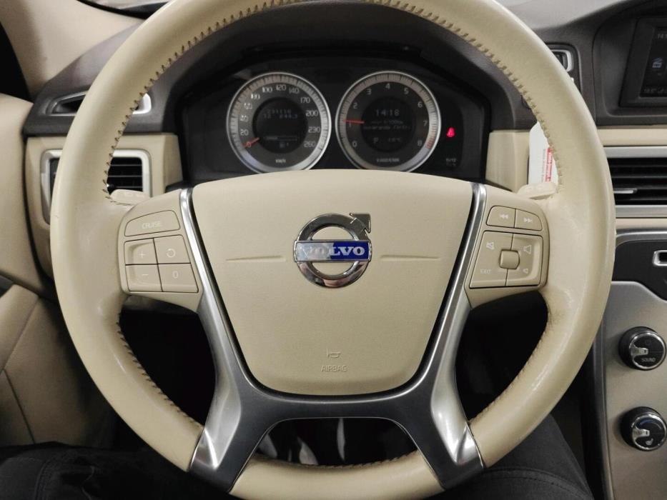 VOLVO V70 2012