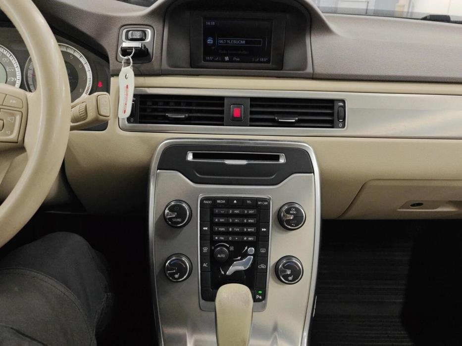 VOLVO V70 2012