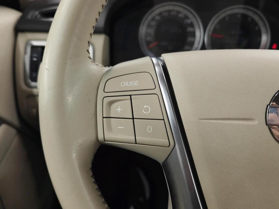 VOLVO V70 2012