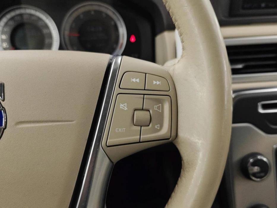 VOLVO V70 2012