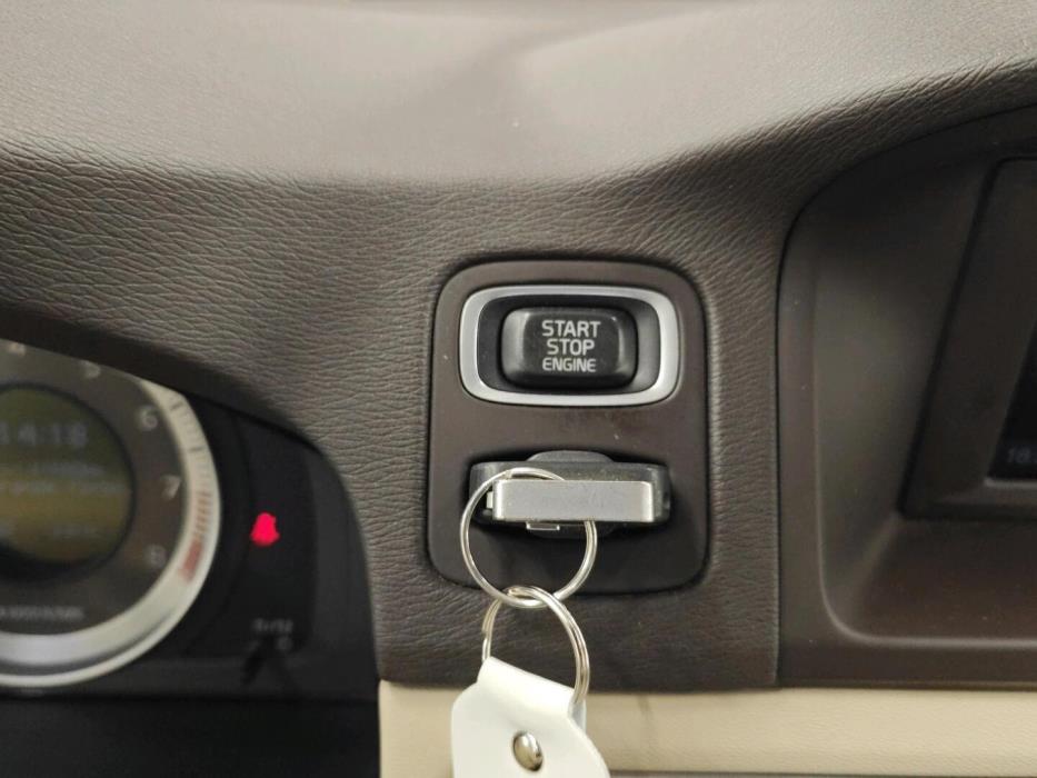 VOLVO V70 2012