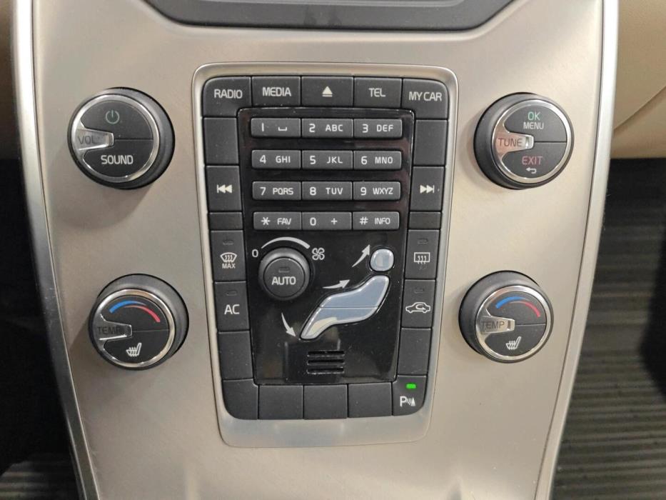 VOLVO V70 2012