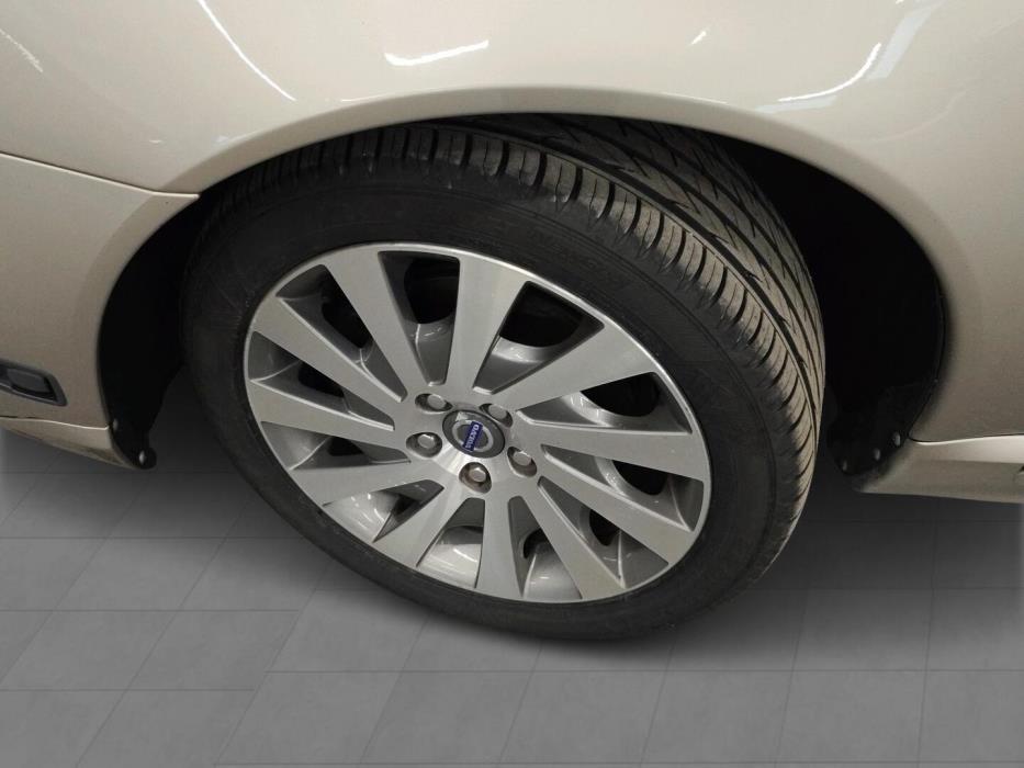 VOLVO V70 2012