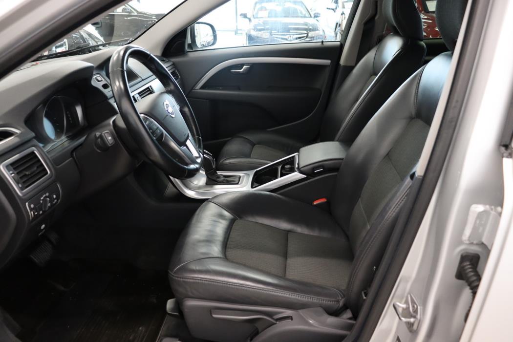 VOLVO V70 2014