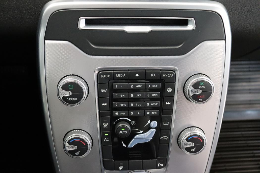 VOLVO V70 2014