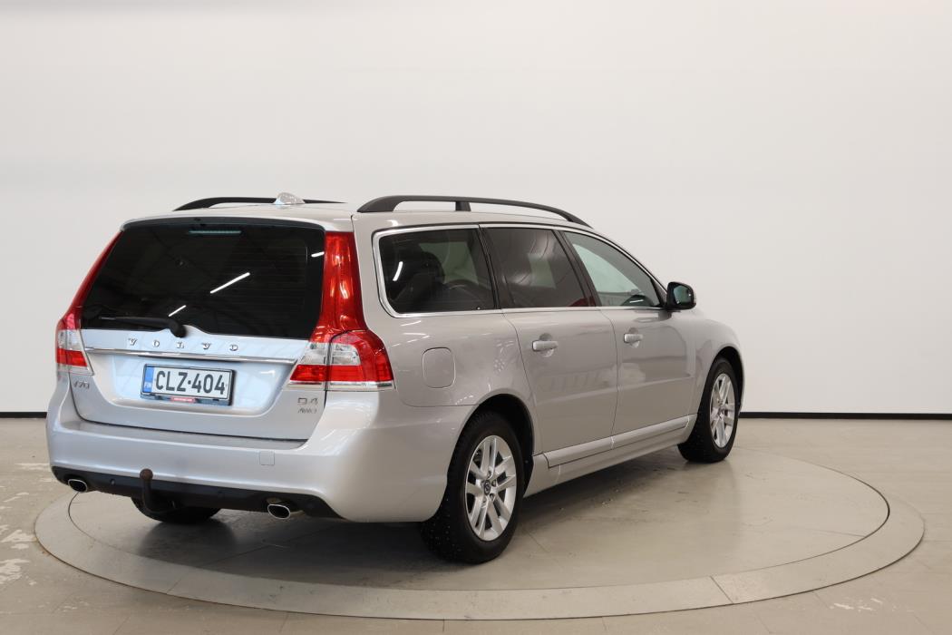 VOLVO V70 2014